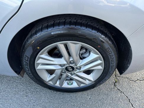 Used 2020 Hyundai Elantra SEL image 18