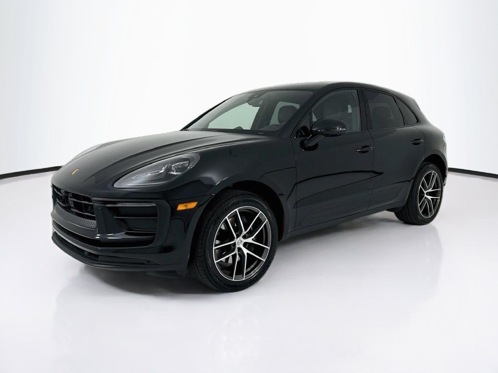 Certified 2025 Porsche Macan AWD/4WD image 1