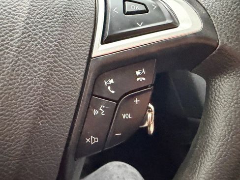 Used 2016 Ford Fusion SE image 16