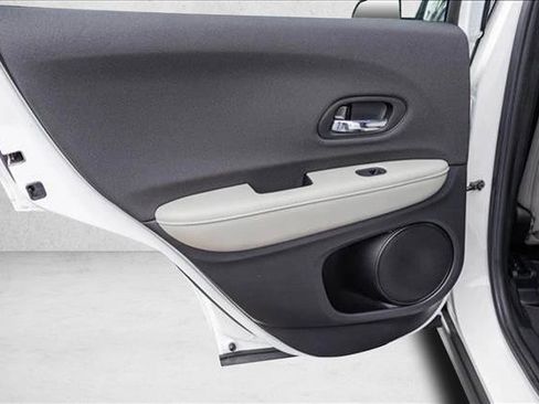 Used 2021 Honda HR-V LX image 21