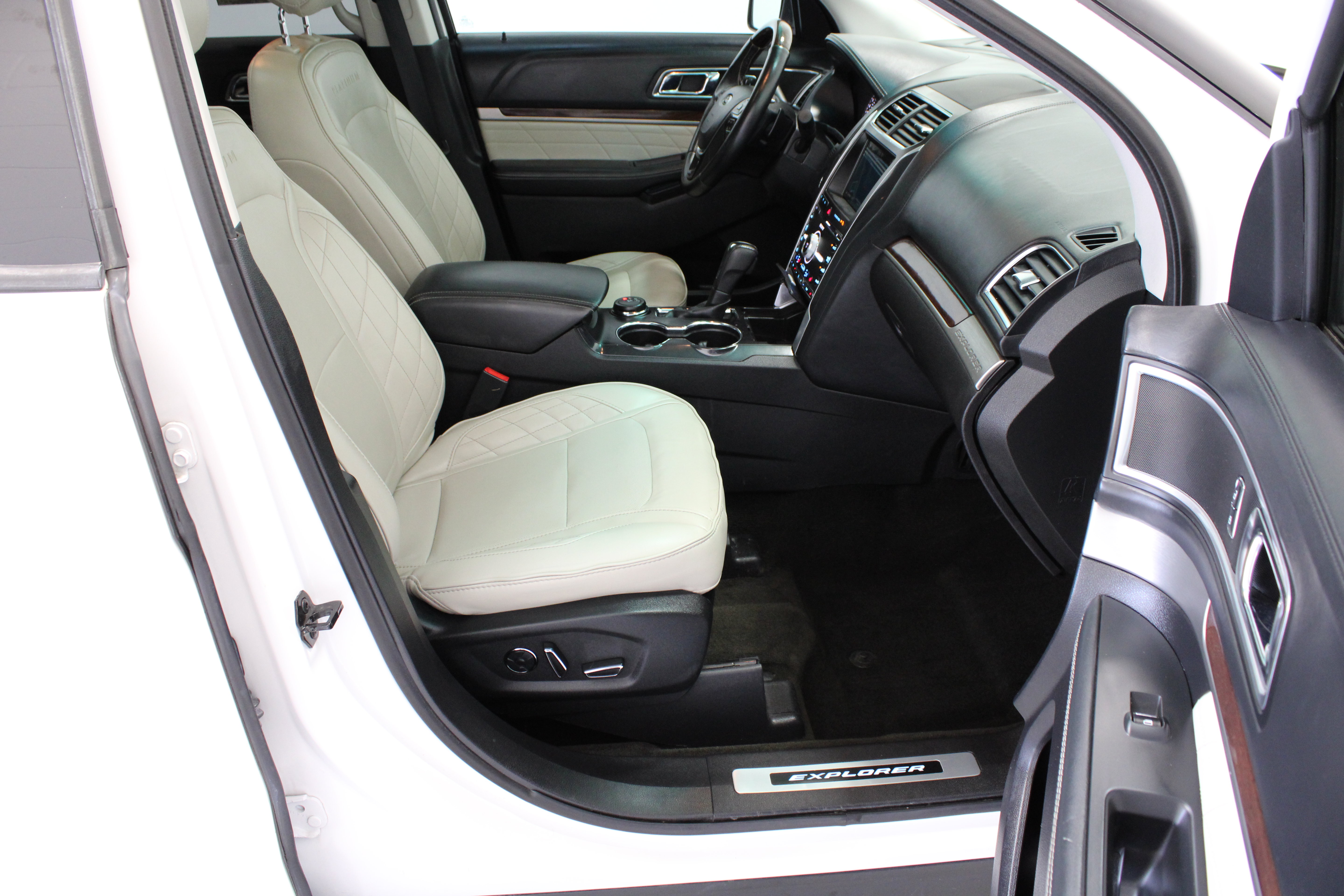 Used 2017 Ford Explorer Platinum AWD/4WD image 42