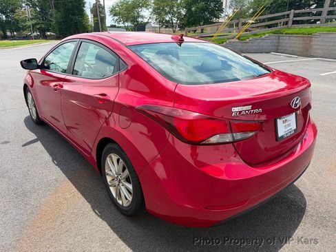 Used 2016 Hyundai Elantra SE w/ Option Group 02 FWD image 7