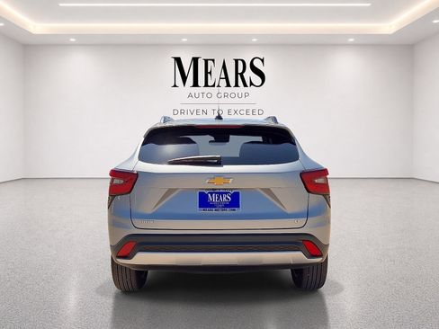 Used 2026 Chevrolet Trax LT FWD image 4