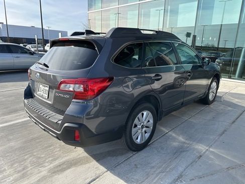 Used 2018 Subaru Outback 2.5i Premium image 10