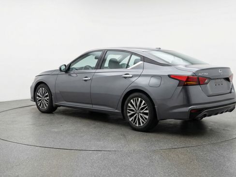 Used 2025 Nissan Altima 2.5 SV FWD image 6