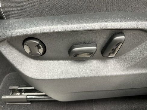 Certified 2025 Volkswagen Atlas SE image 14