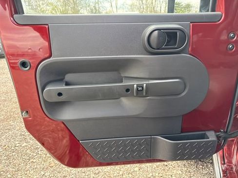 Used 2008 Jeep Wrangler Unlimited Rubicon w/ Dual Top Group image 21