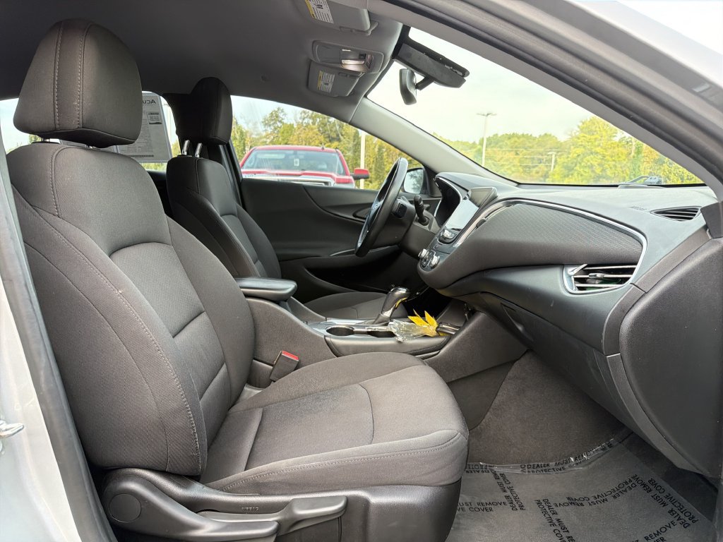 Used 2018 Chevrolet Malibu LT FWD image 17
