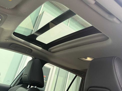 Used 2024 Toyota Corolla Cross XLE w/ Convenience Package FWD image 13