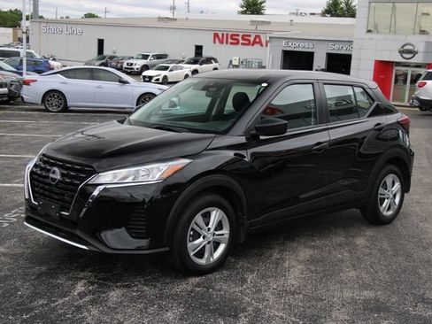 Certified 2025 Nissan Kicks Play S FWD image 6