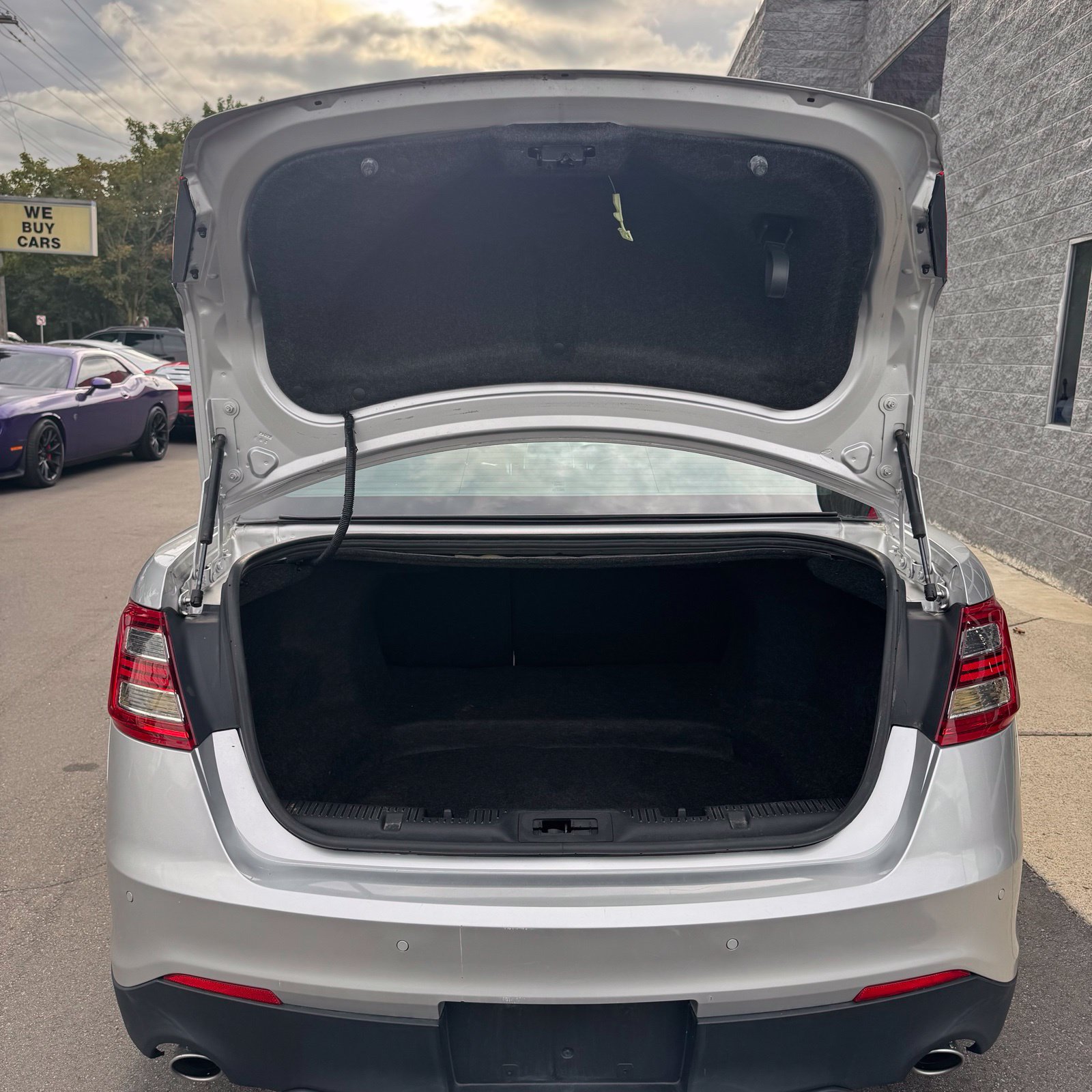 Used 2015 Ford Taurus SEL FWD image 13