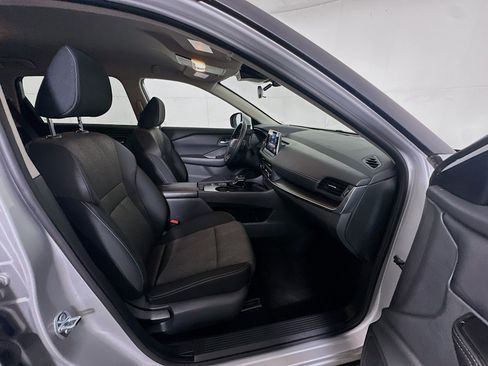 Used 2025 Nissan Rogue SV image 30