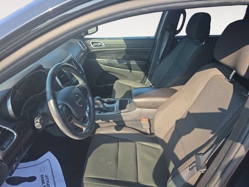 Used 2021 Jeep Grand Cherokee Laredo RWD image 9