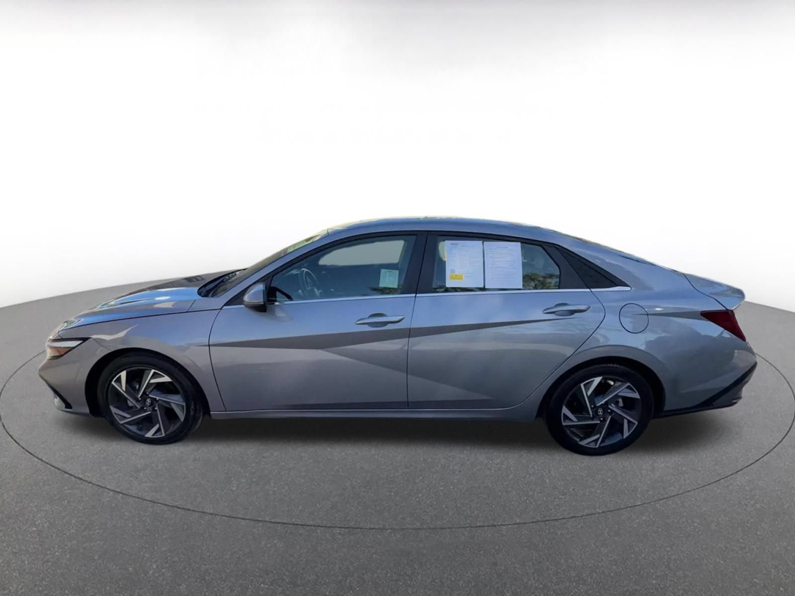 Used 2025 Hyundai Elantra Limited FWD image 8
