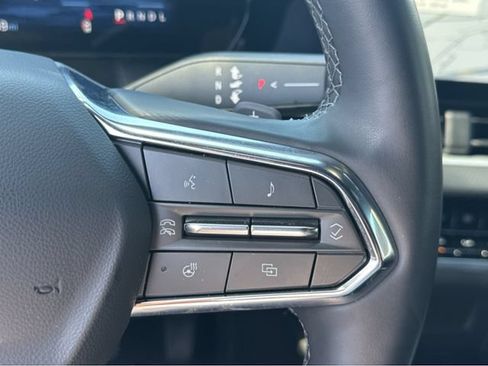 Used 2025 Chevrolet Equinox LT w/ Convenience Package II FWD image 23