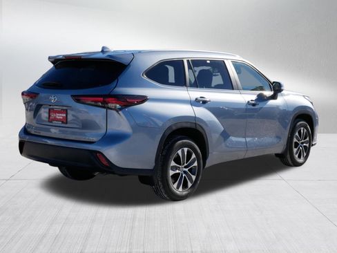 Certified 2024 Toyota Highlander XLE image 7
