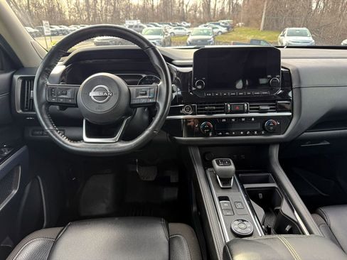 Used 2023 Nissan Pathfinder SL w/ SL Premium Package image 13