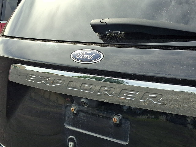 Used 2020 Ford Explorer Limited w/ Class III Trailer Tow Package RWD image 4