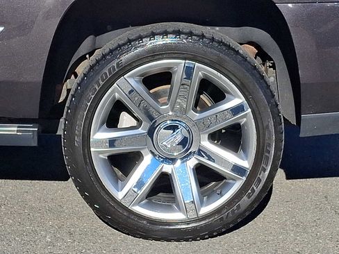 Used 2017 Cadillac Escalade Premium Luxury image 7