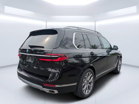 Used 2025 BMW X7 xDrive40i AWD/4WD image 2