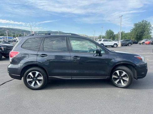 Used 2018 Subaru Forester 2.5i Premium w/ All-Weather Package AWD/4WD image 4