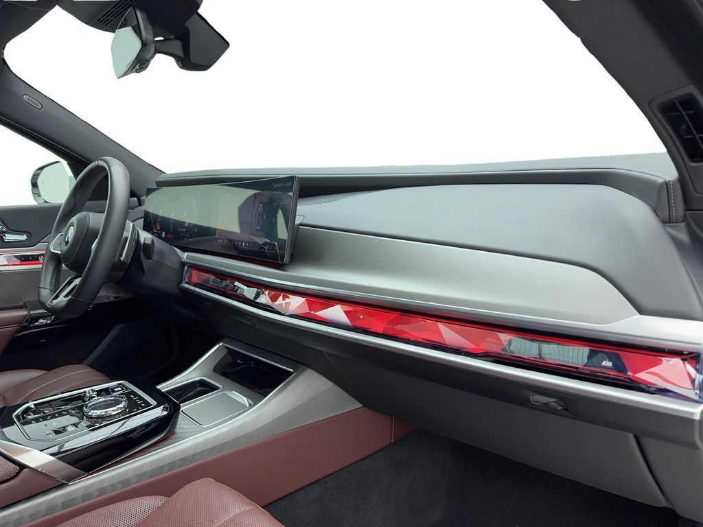 Used 2023 BMW 760i xDrive AWD/4WD image 45