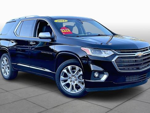 Certified 2021 Chevrolet Traverse Premier w/ LPO, Floor Liner Package image 2