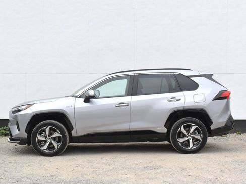 Used 2024 Toyota RAV4 SE w/ Weather & Moonroof Package AWD/4WD image 9