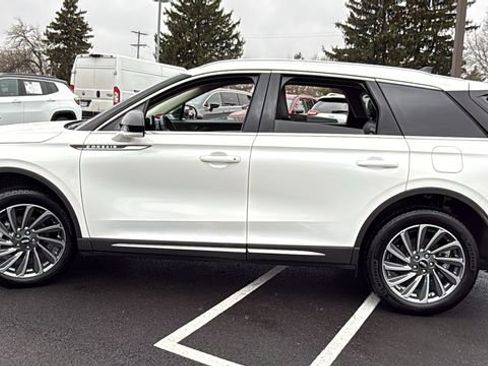 Used 2023 Lincoln Corsair Reserve w/ Rear Removable Package Tray image 9