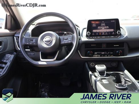 Used 2023 Nissan Rogue SV image 18