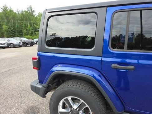 Used 2018 Jeep Wrangler Unlimited Sahara w/ Dual Top Group AWD/4WD image 30