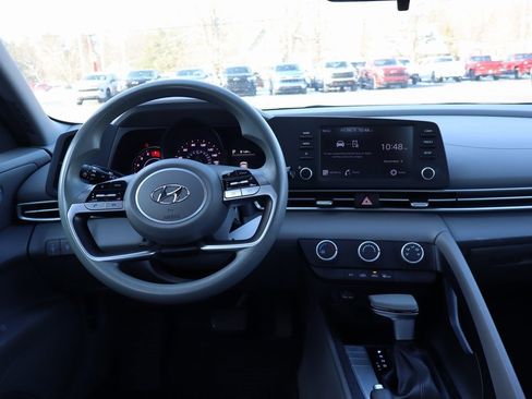 Used 2021 Hyundai Elantra SE image 5