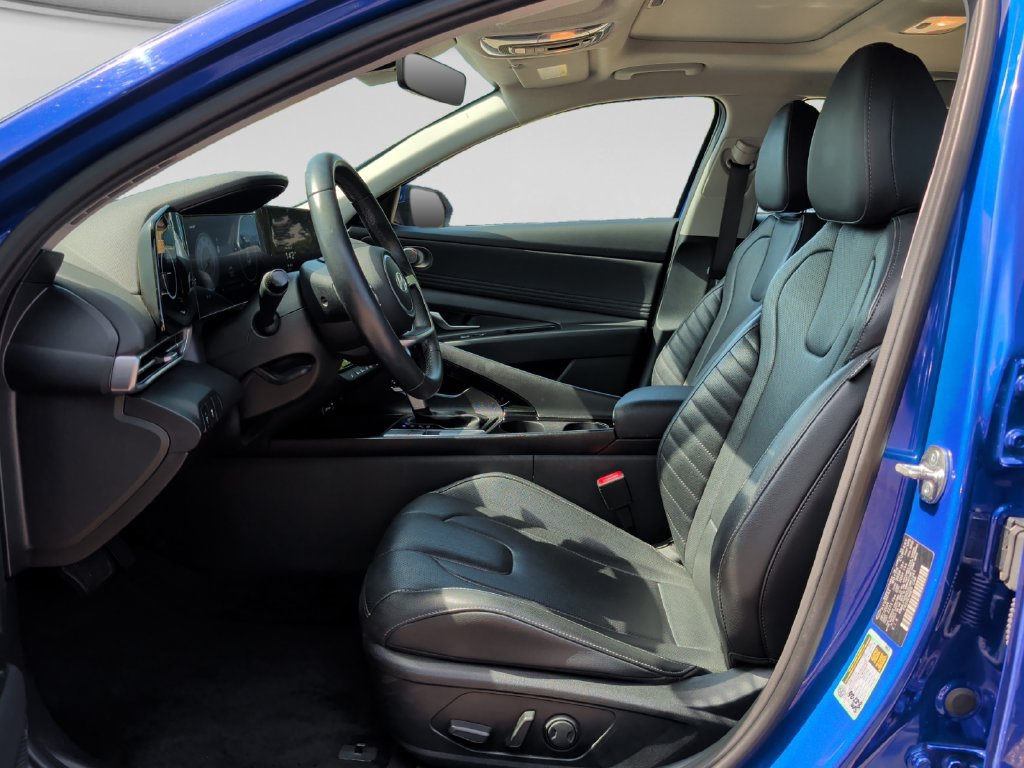 Used 2025 Hyundai Elantra Limited FWD image 16