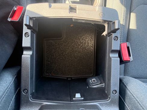 Used 2025 Jeep Wrangler Unlimited Sahara AWD/4WD image 31