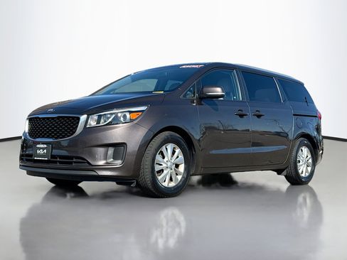 Used 2016 Kia Sedona LX image 13