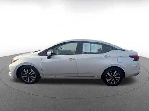 Used 2025 Nissan Versa SV image 9