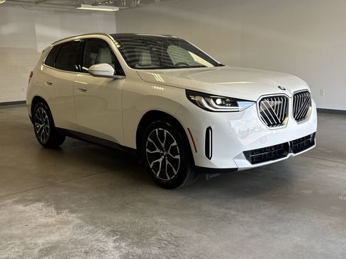New 2025 BMW X3 xDrive30i w/ Convenience Package image 6