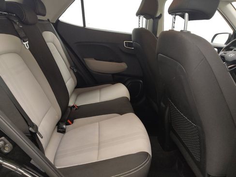 Used 2022 Hyundai Venue SEL FWD image 19