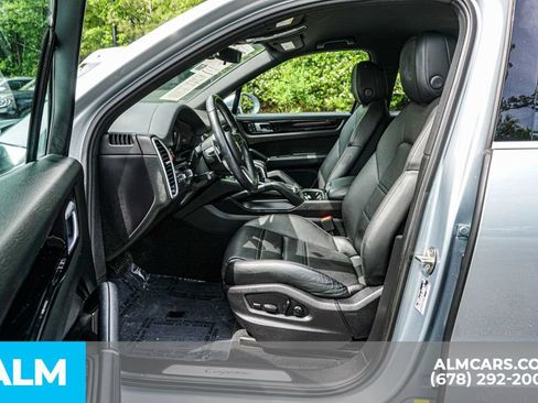 Used 2023 Porsche Cayenne AWD/4WD image 18