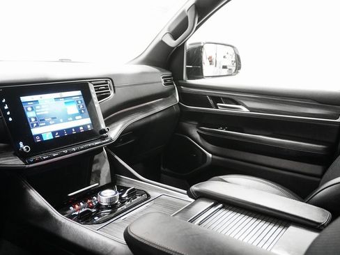 Used 2024 Jeep Wagoneer Series III w/ Flexible Seating Group image 20