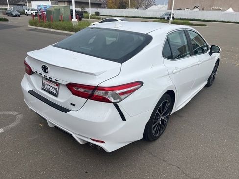 Used 2020 Toyota Camry SE image 5