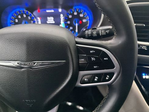 Used 2023 Chrysler Pacifica Touring-L FWD image 26
