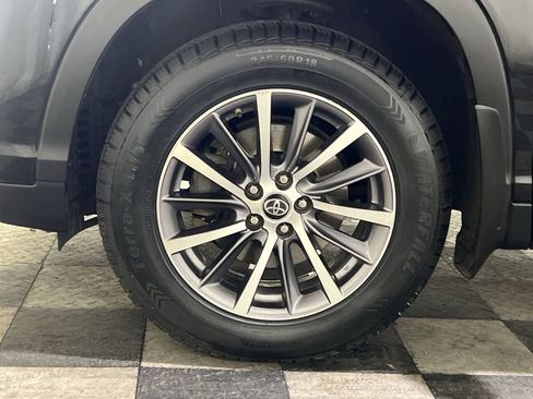 Used 2019 Toyota Highlander XLE AWD/4WD image 13