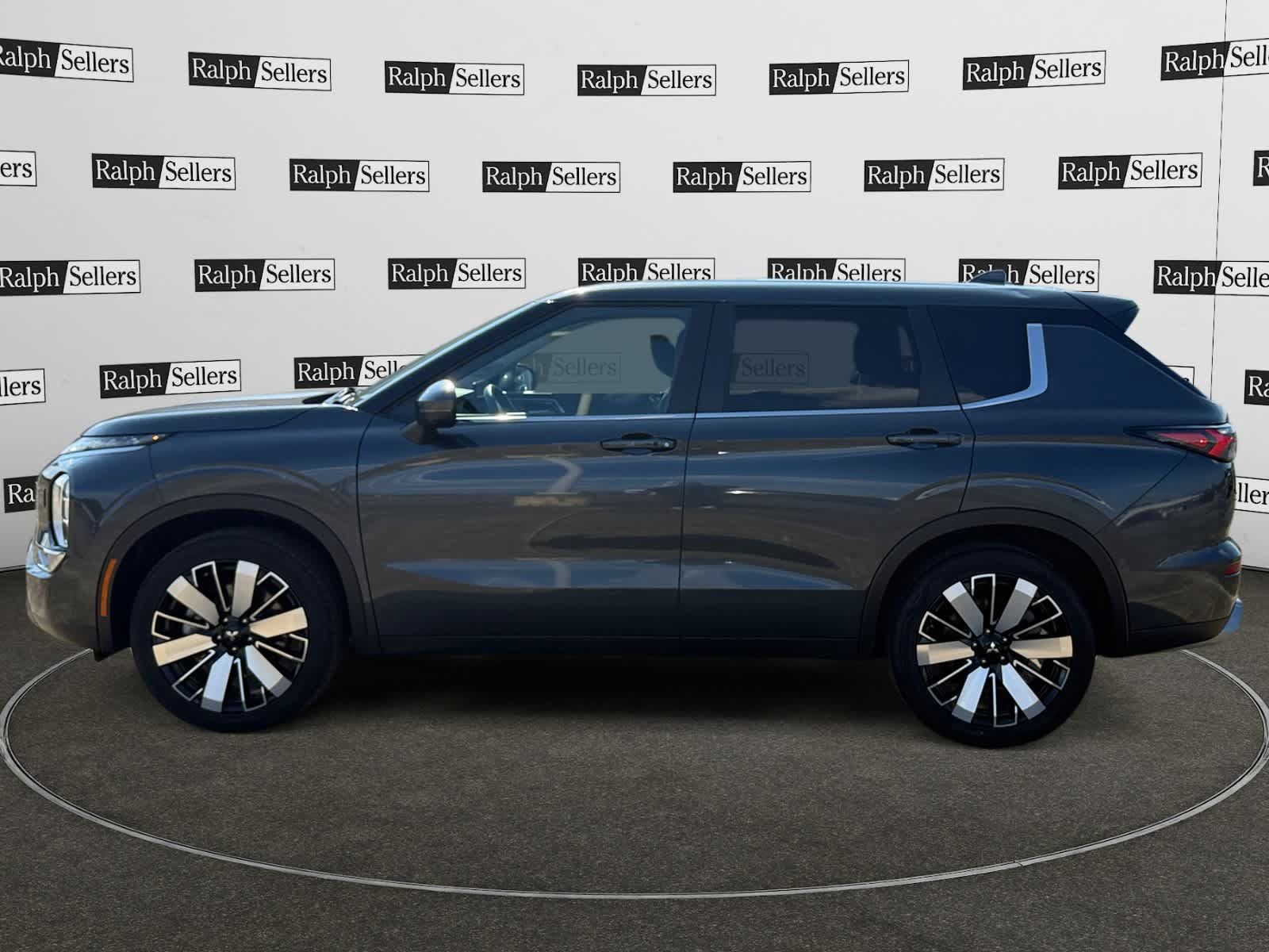 Used 2025 Mitsubishi Outlander SE AWD/4WD image 3