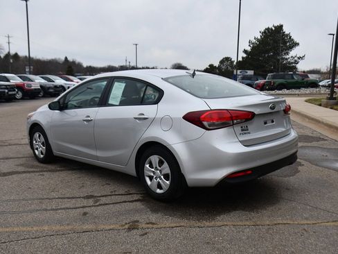 Used 2017 Kia Forte LX w/ LX Popular Package image 4