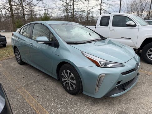 Certified 2022 Toyota Prius LE image 3