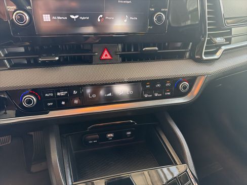 Used 2025 Kia Sportage LX image 23