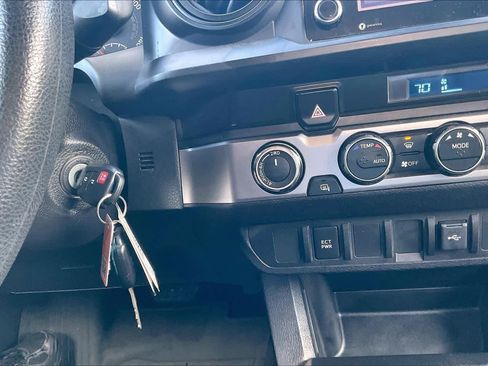 Used 2022 Toyota Tacoma SR image 33