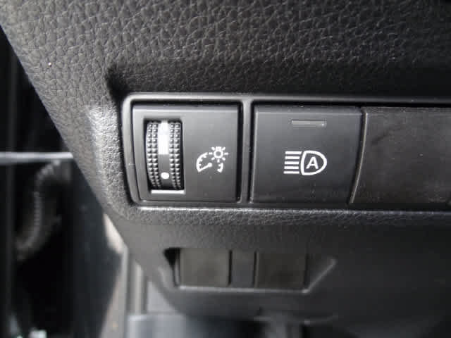 Certified 2025 Toyota Corolla Cross XLE FWD image 9
