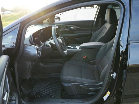 Used 2025 Chevrolet Equinox EV LT image 18